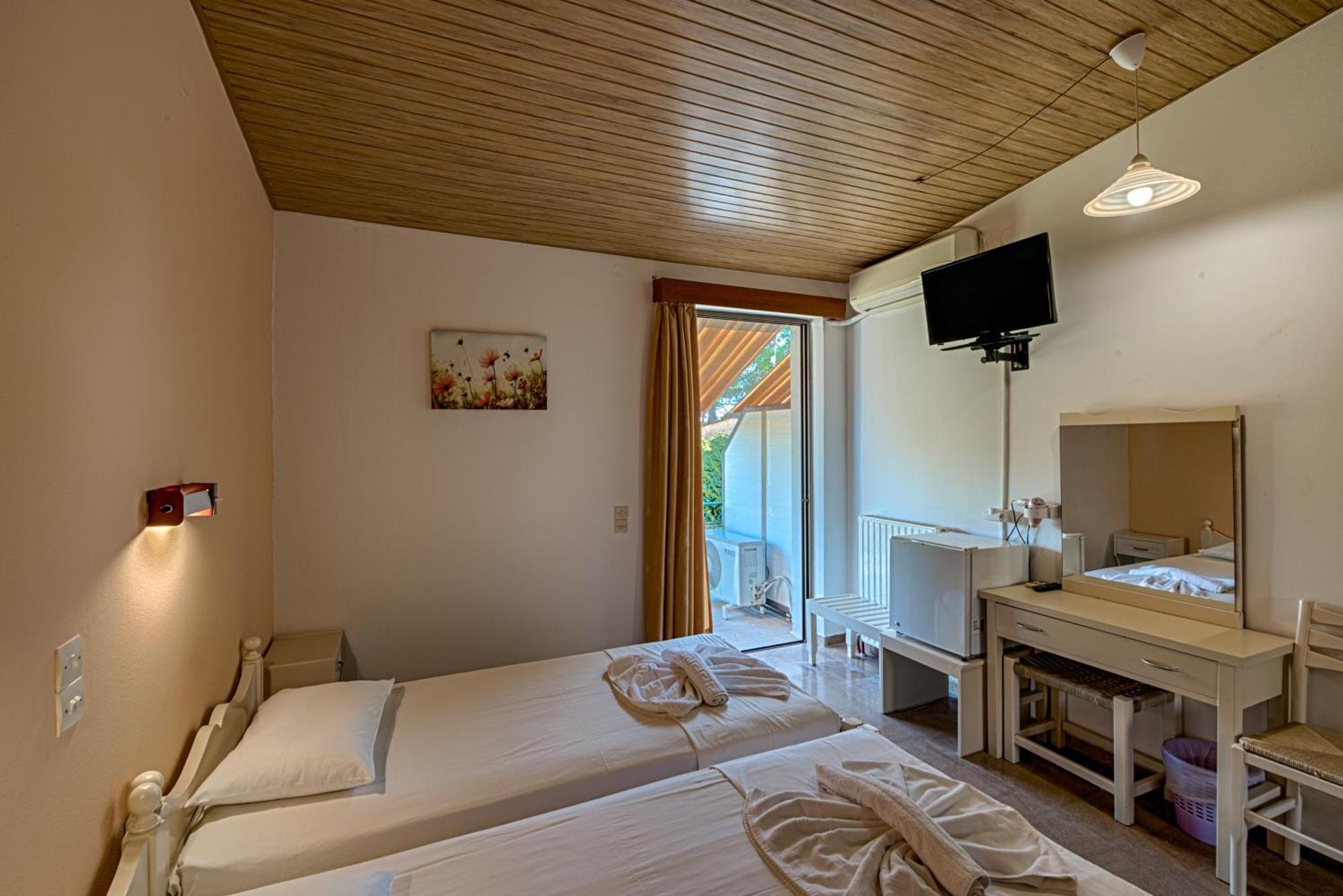 Ionis Hotel Troianata Zimmer foto