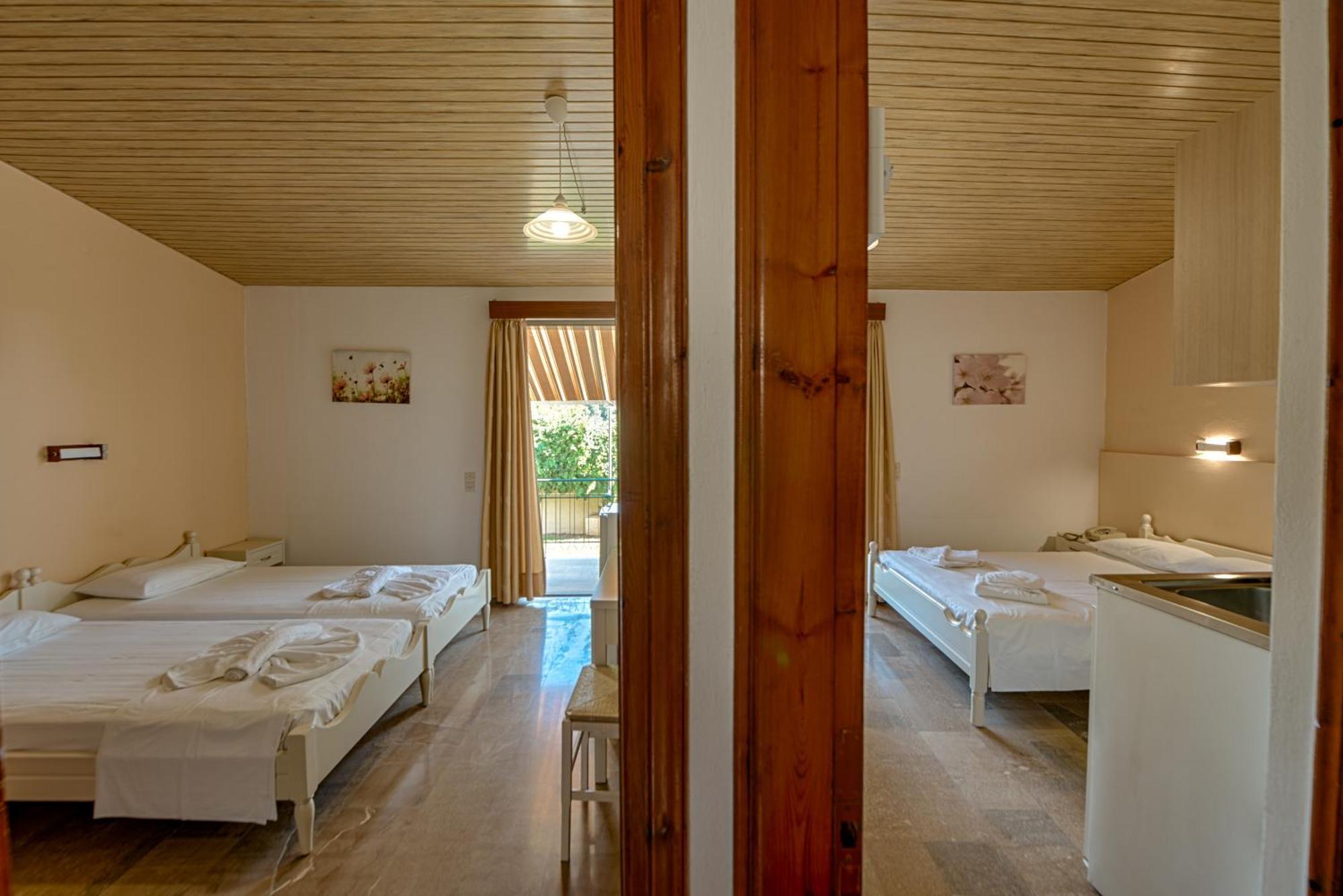 Ionis Hotel Troianata Zimmer foto